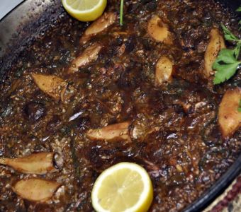 Arroz con chipirones y ajetes Arroz con chipirones y ajetes