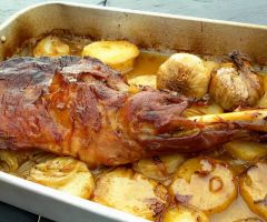 Paletilla de Cordero a Baja Temperatura con Patatas Baby Asadas Paletilla de Cordero a Baja Temperatura con Patatas Baby Asadas